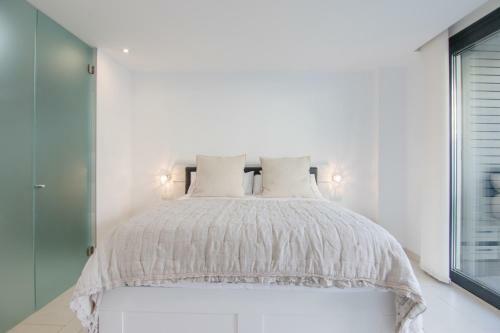 Luxury Apartment, Parking, Terrace, Pool.