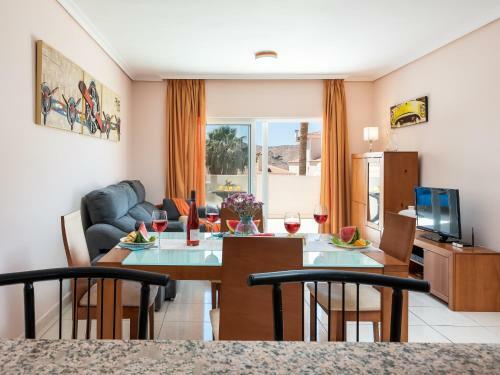 10e Country Club Apartment