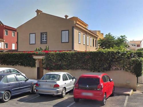 Lush Holiday Home In Arona With Jacuzzi
