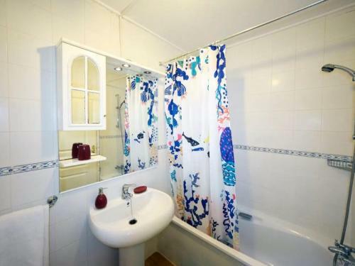 Lush Holiday Home In Arona With Jacuzzi
