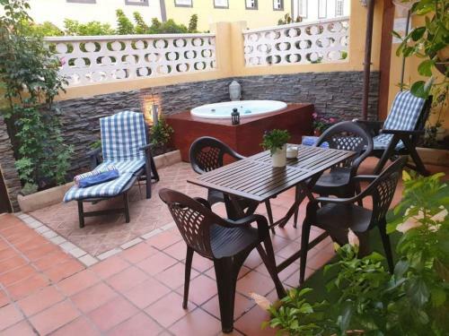 Lush Holiday Home In Arona With Jacuzzi