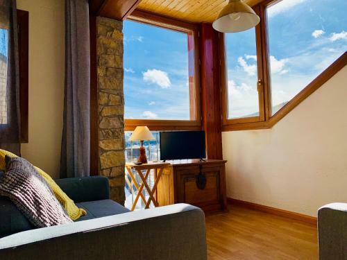 Casa Mya. A Modern Duplex In The Spanish Pyrenees