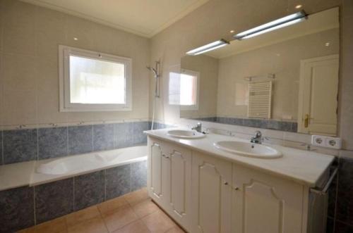 Begur Villa Sleeps 8 Pool Air Con Wifi