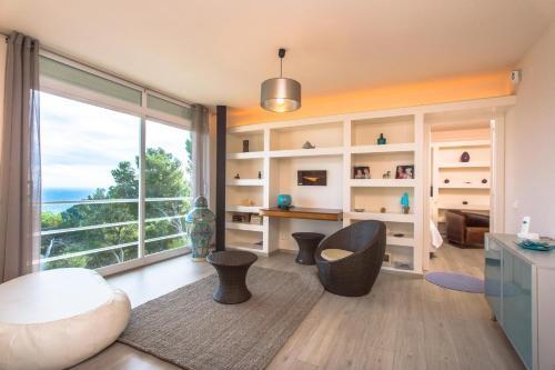 Begur Holiday Home Sleeps 5 With Pool