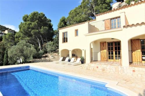 Begur Villa Sleeps 8 With Pool And Wifi