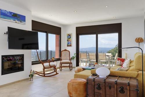 Begur Villa Sleeps 10 With Pool Air Con And Wifi