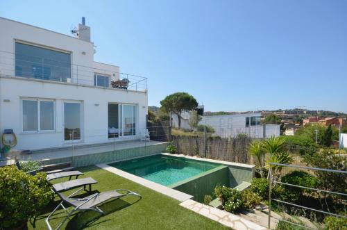 Begur Villa Sleeps 5 With Pool