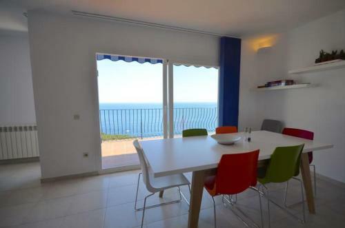 Begur Apartment Sleeps 8 With Pool And Wifi