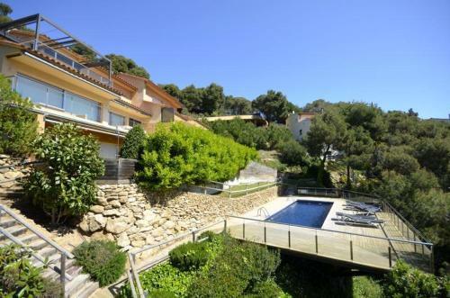 Begur Apartment Sleeps 7 With Pool And Air Con