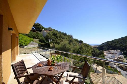 Begur Apartment Sleeps 7 With Pool And Air Con