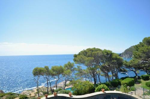 Begur Apartment Sleeps 6 With Pool And Air Con