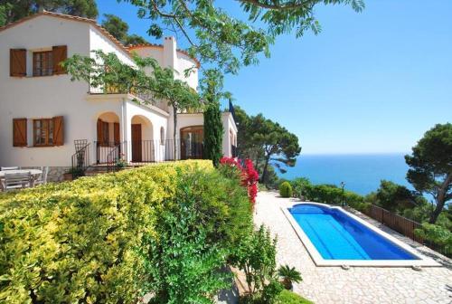 Begur Villa Sleeps 8 With Pool And Wifi