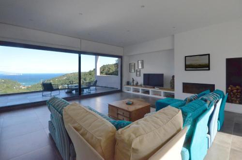 Villa In Begur Sleeps 8 With Wifi