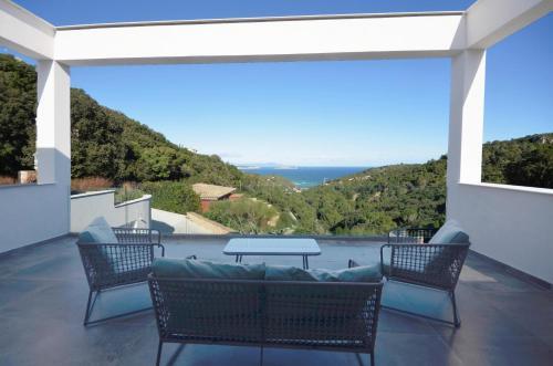 Villa In Begur Sleeps 8 With Wifi
