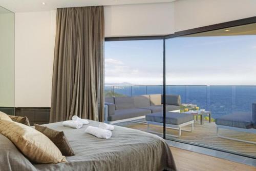 Villa In Begur Sleeps 8 With Pool And Air Con