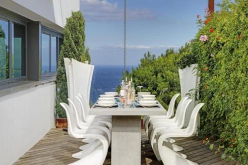 Villa In Begur Sleeps 8 With Pool And Air Con