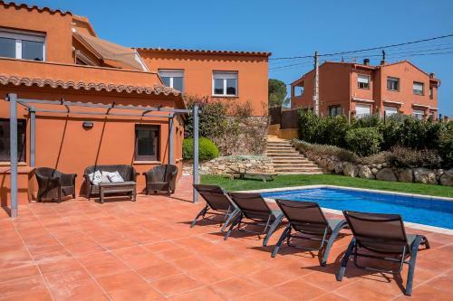 Begur Holiday Home Sleeps 8 With Pool