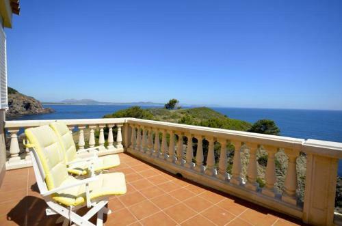 Begur Apartment Sleeps 4 With Pool And Wifi