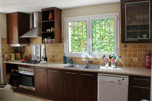 Begur Villa Sleeps 10 With Pool Air Con And Wifi