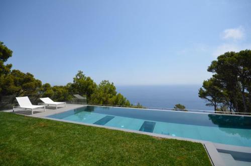 Begur Villa Sleeps 14 With Pool Air Con And Wifi