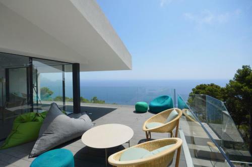 Begur Villa Sleeps 14 With Pool Air Con And Wifi
