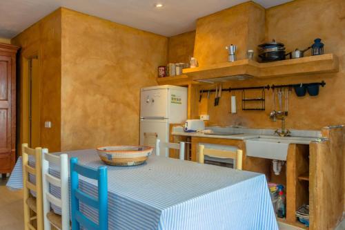 Begur Apartment Sleeps 2 With Pool