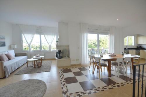 Begur Villa Sleeps 8 With Air Con