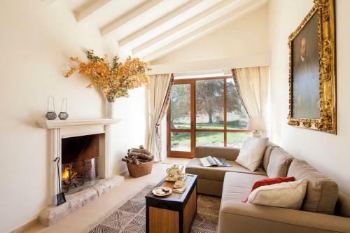 Baltanas Villa Sleeps 17 With Pool