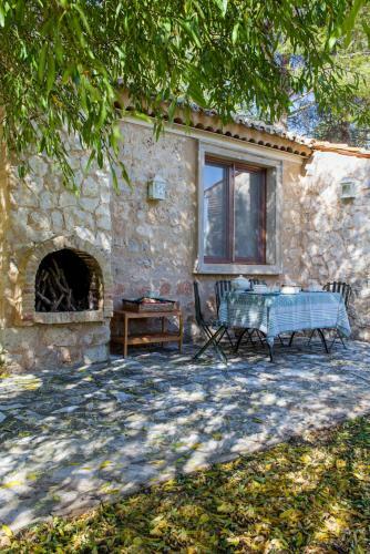 Baltanas Villa Sleeps 17 With Pool