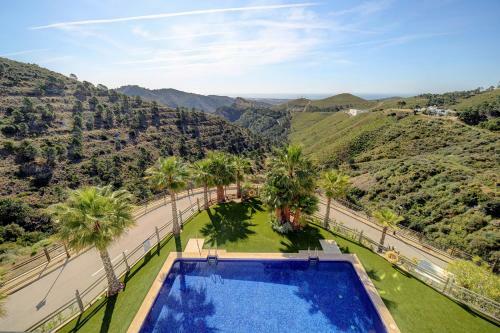A Beautiful Modern Villa In Benahavis Hills