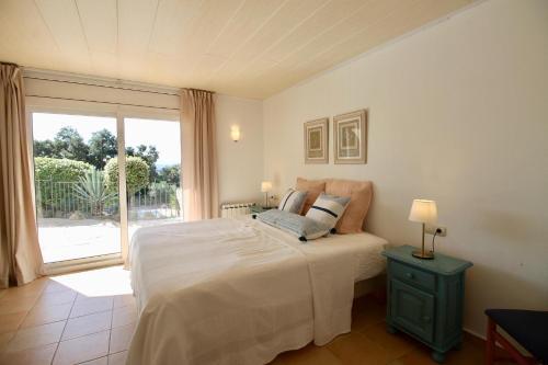 Bell-lloch Villa Sleeps 14 With Pool And Wifi
