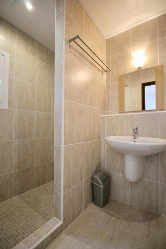 Bell-lloch Villa Sleeps 14 With Pool And Wifi