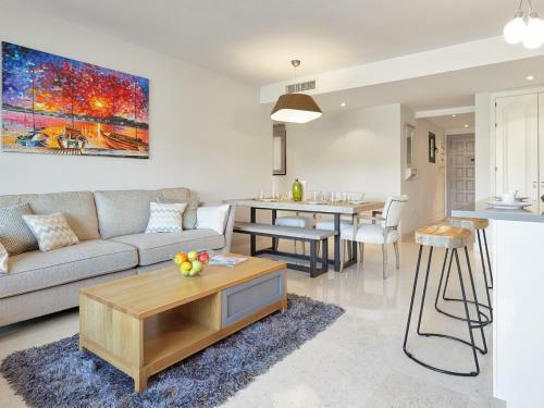 4203 Luxury 3 Bedroom Apartment
