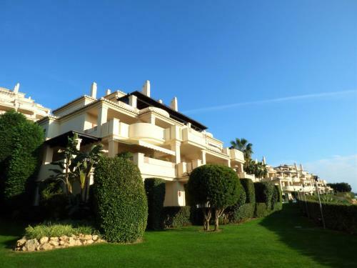 4203 Luxury 3 Bedroom Apartment