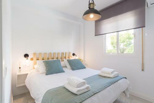 Benalmadena: Adosado Con Piscina Y Jardin