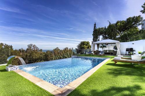 Luxury Villa - Sea Views - Heated Pool - Jacuzzi