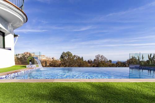 Luxury Villa - Sea Views - Heated Pool - Jacuzzi
