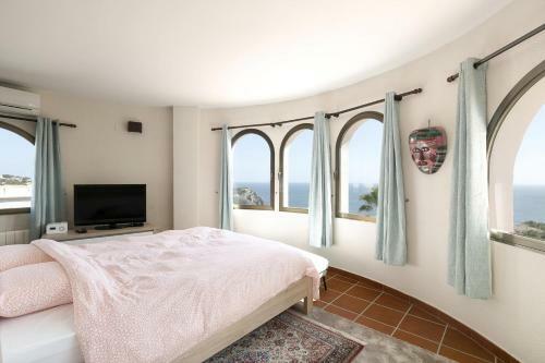 Benitachell Villa Sleeps 10 Pool Air Con Wifi