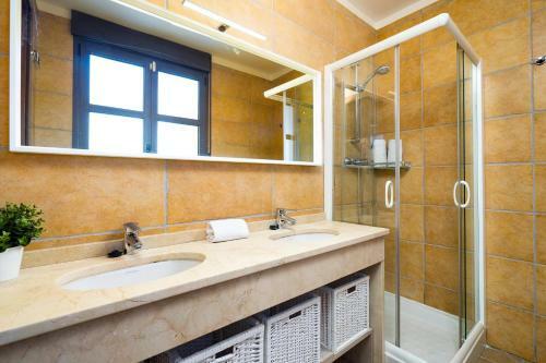 Benitachell Villa Sleeps 8 Pool Air Con Wifi