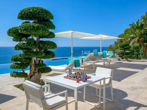 Benitachell Villa Sleeps 8 With Pool And Air Con