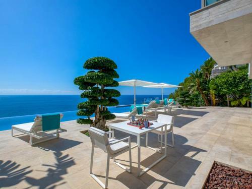 Benitachell Villa Sleeps 8 With Pool And Air Con