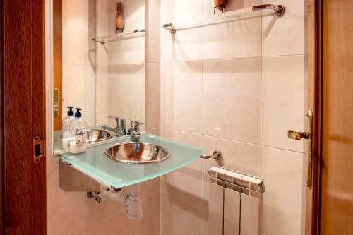 Casa N�ria Con Piscina P�blica Y Solarium