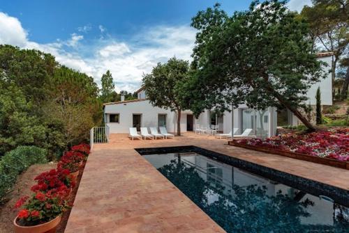 Blanes Villa Sleeps 8 Pool Wifi