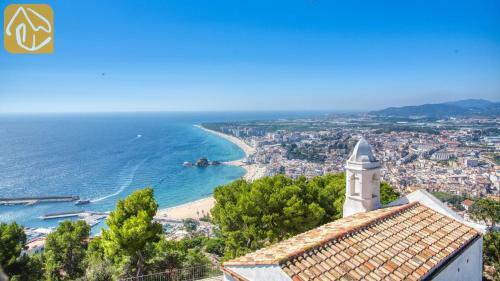 Blanes Villa Sleeps 8 Pool Wifi