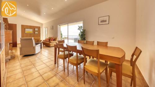 Blanes Villa Sleeps 8 Pool Wifi
