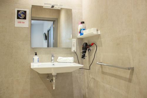 Hostal Pensi�n B4r