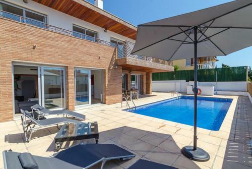 Blanes Villa Sleeps 10 Pool Wifi