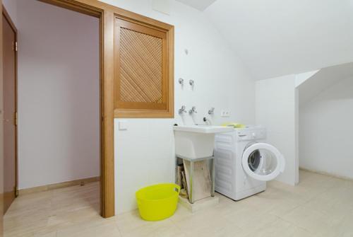 Blanes Villa Sleeps 10 Pool Wifi