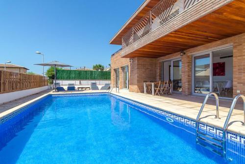 Blanes Villa Sleeps 10 Pool Wifi