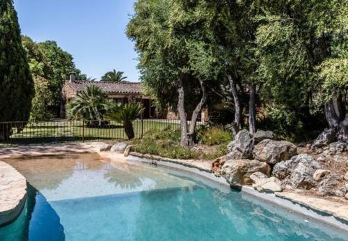 Ullaro Villa Sleeps 6 With Pool Air Con And Wifi